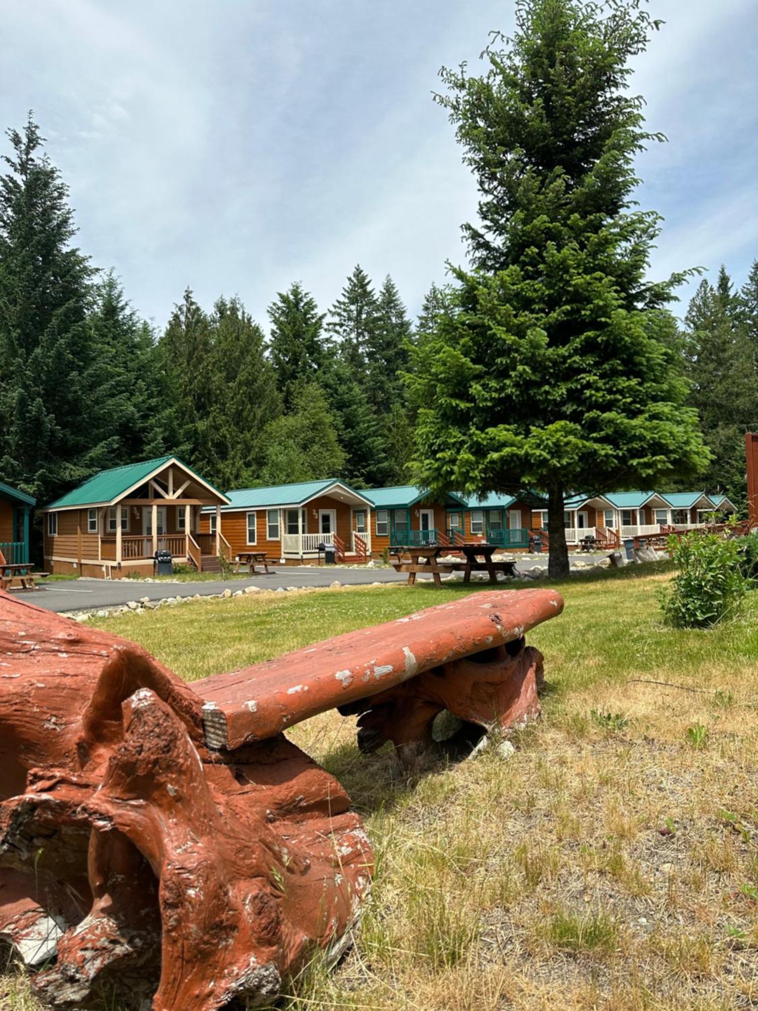 Motel & Packwood