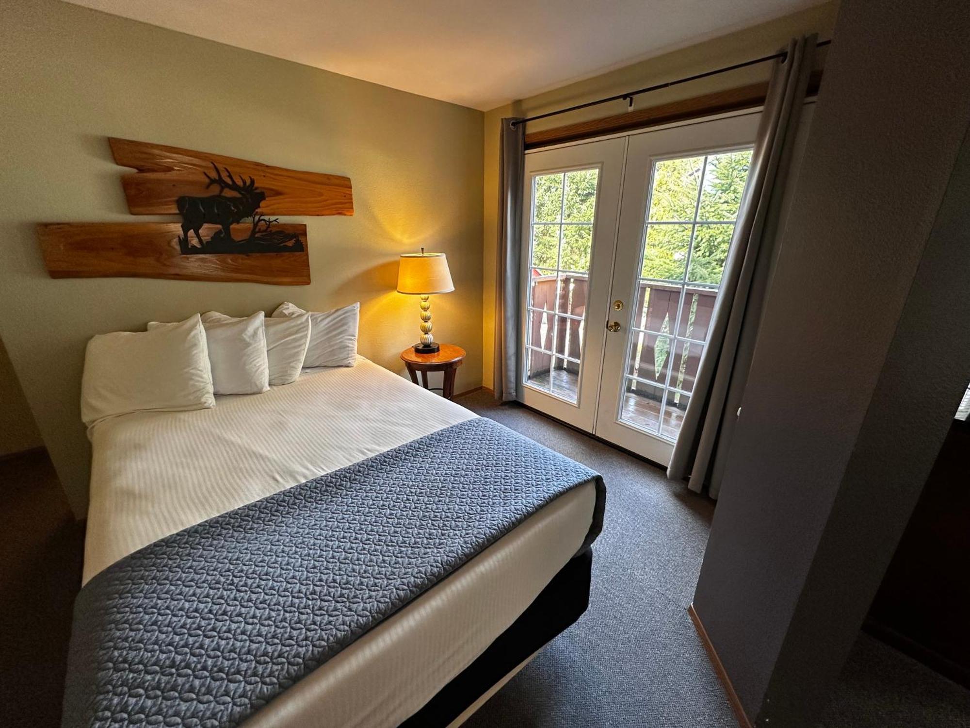 Motel &