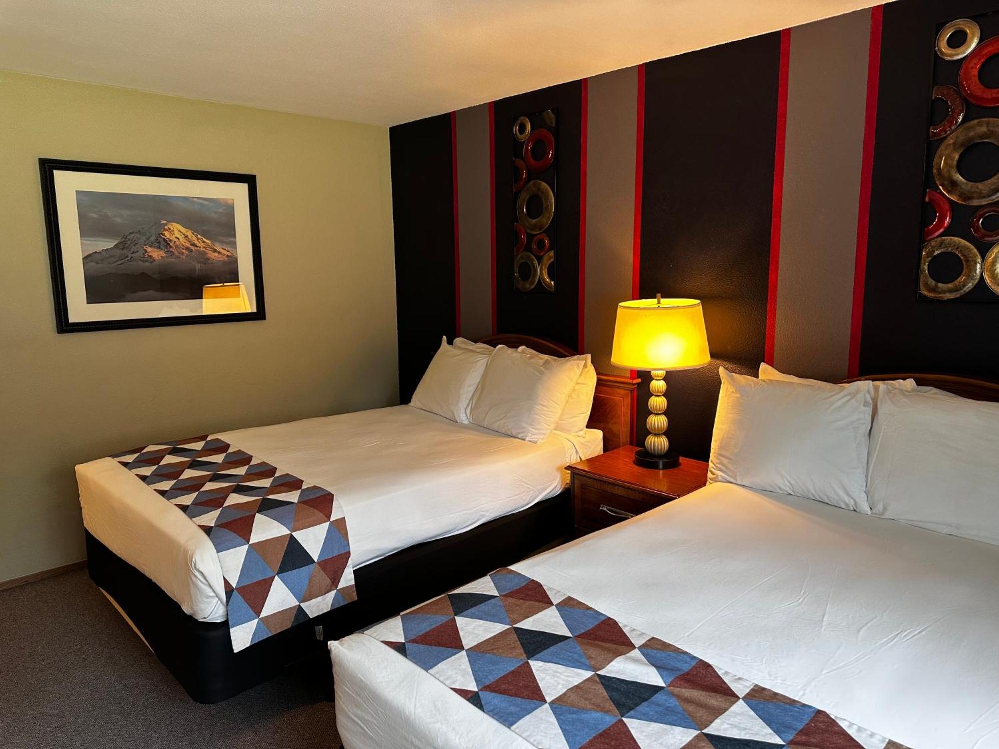 Motel & Packwood