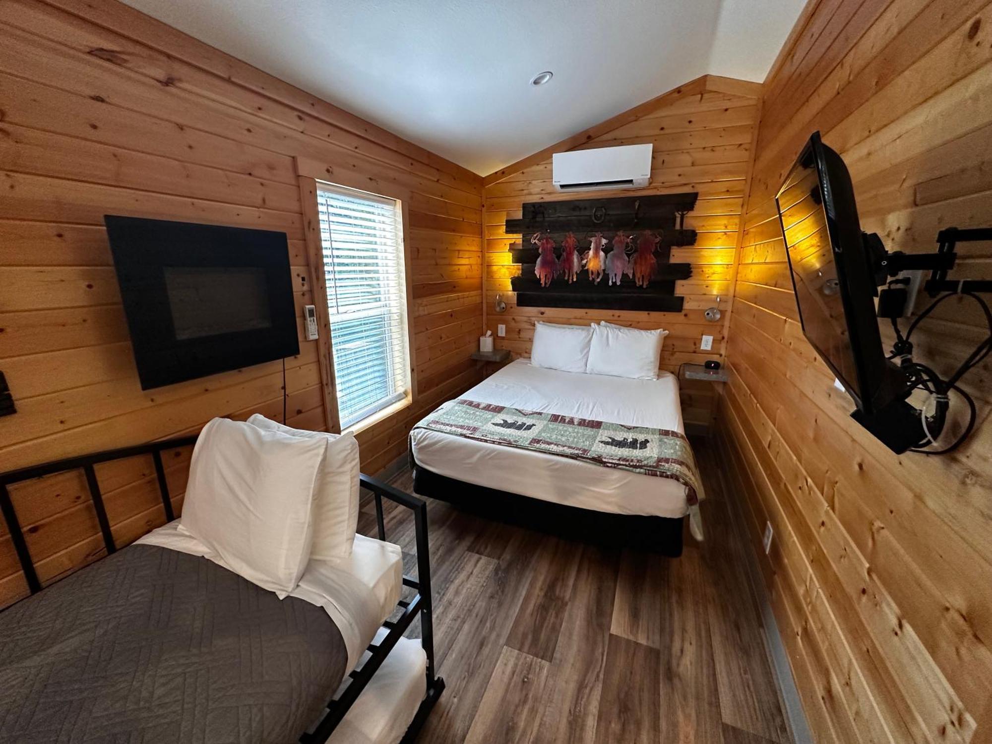Motel &