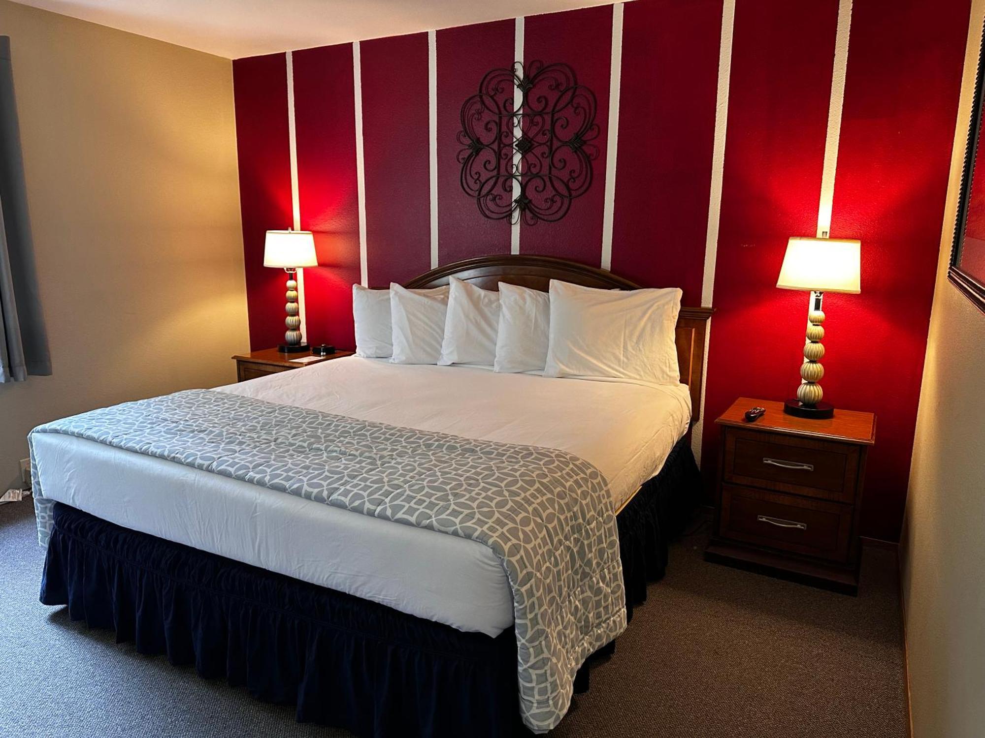 Motel & Packwood